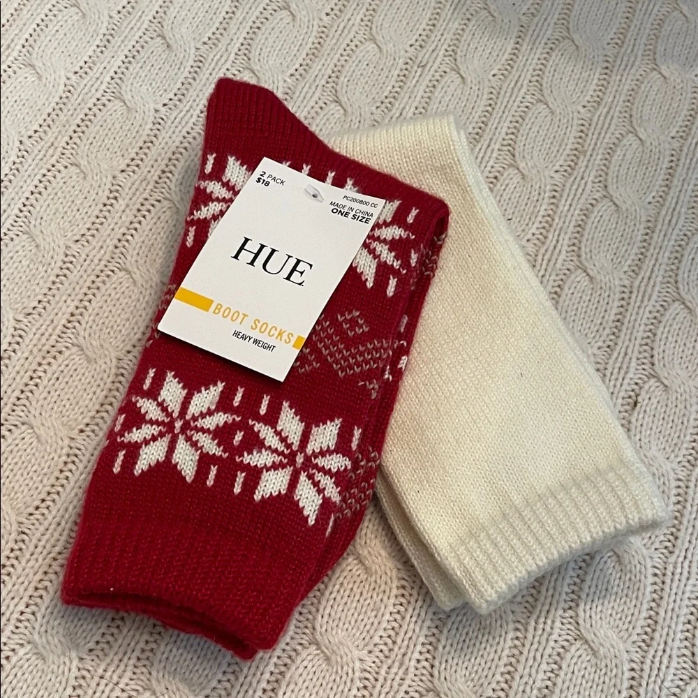 NWT Hue Women’s socks 2 pack-1 cream/1 red w/ snowflakes soft warm heavy weight